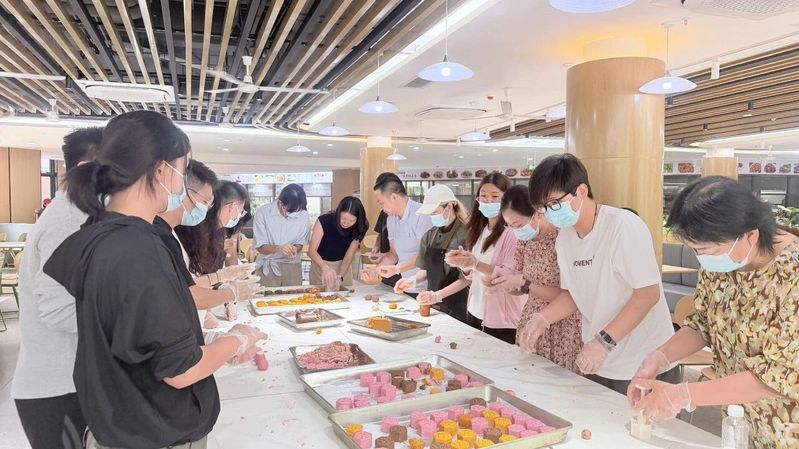 丽院新教师解锁专属中秋浪漫